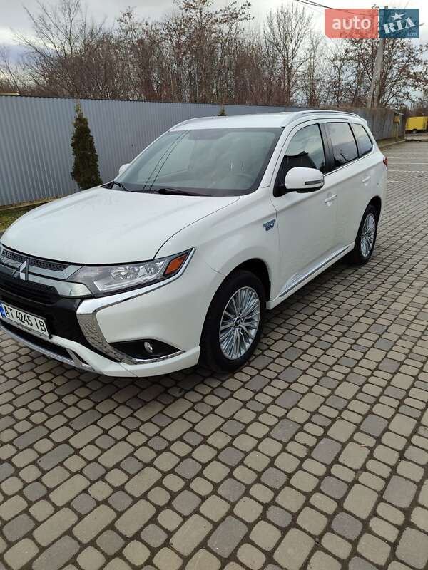 Позашляховик / Кросовер Mitsubishi Outlander 2019 в Івано-Франківську