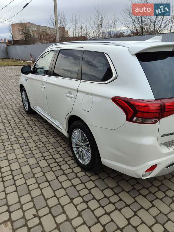 Позашляховик / Кросовер Mitsubishi Outlander 2019 в Івано-Франківську