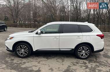 Позашляховик / Кросовер Mitsubishi Outlander 2016 в Одесі