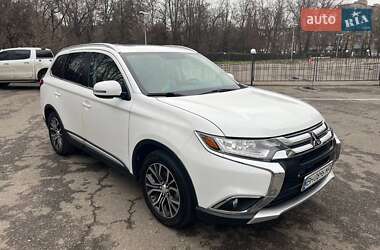 Позашляховик / Кросовер Mitsubishi Outlander 2016 в Одесі