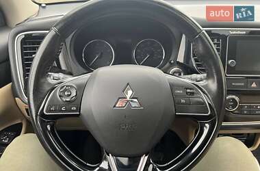 Позашляховик / Кросовер Mitsubishi Outlander 2016 в Одесі