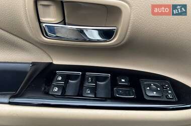 Позашляховик / Кросовер Mitsubishi Outlander 2016 в Одесі