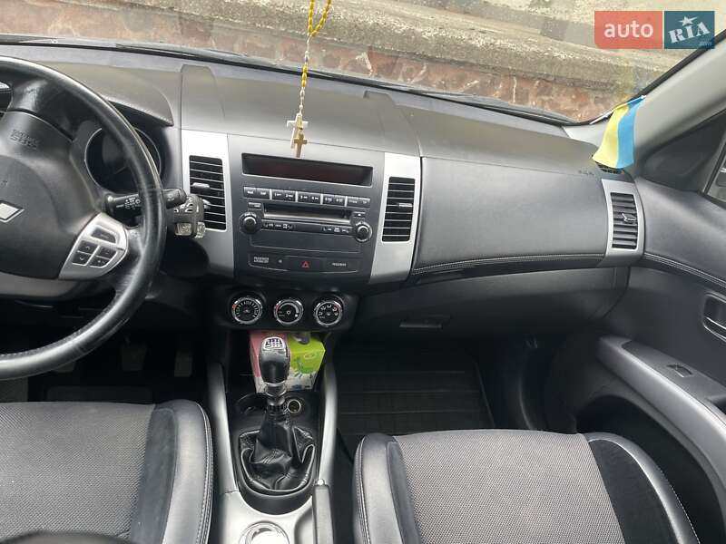 Позашляховик / Кросовер Mitsubishi Outlander 2011 в Надвірній