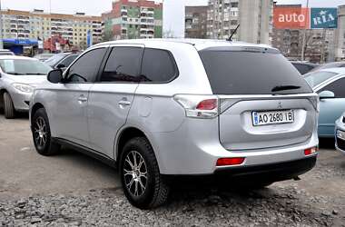 Внедорожник / Кроссовер Mitsubishi Outlander 2014 в Львове