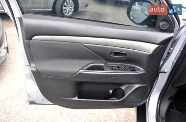 Внедорожник / Кроссовер Mitsubishi Outlander 2014 в Львове