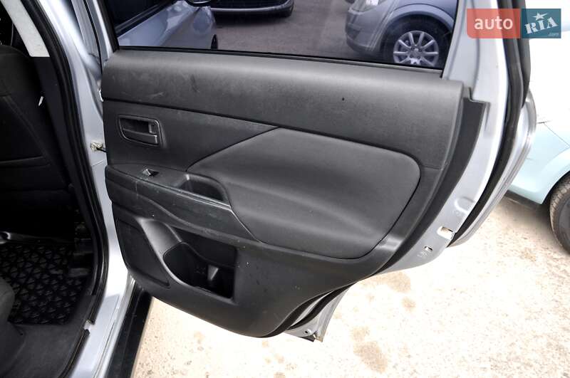 Внедорожник / Кроссовер Mitsubishi Outlander 2014 в Львове