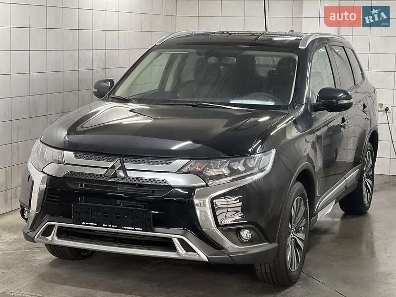Позашляховик / Кросовер Mitsubishi Outlander 2022 в Пирятині