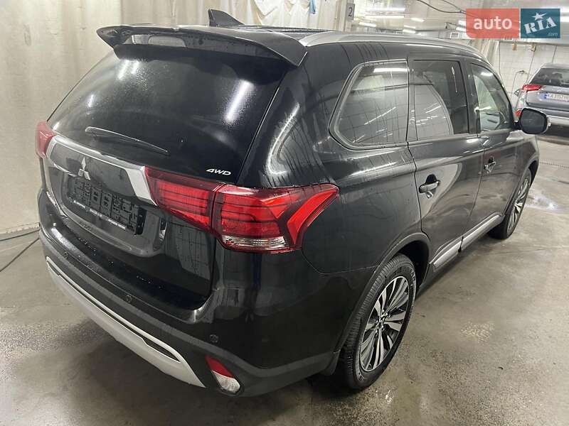 Позашляховик / Кросовер Mitsubishi Outlander 2022 в Пирятині