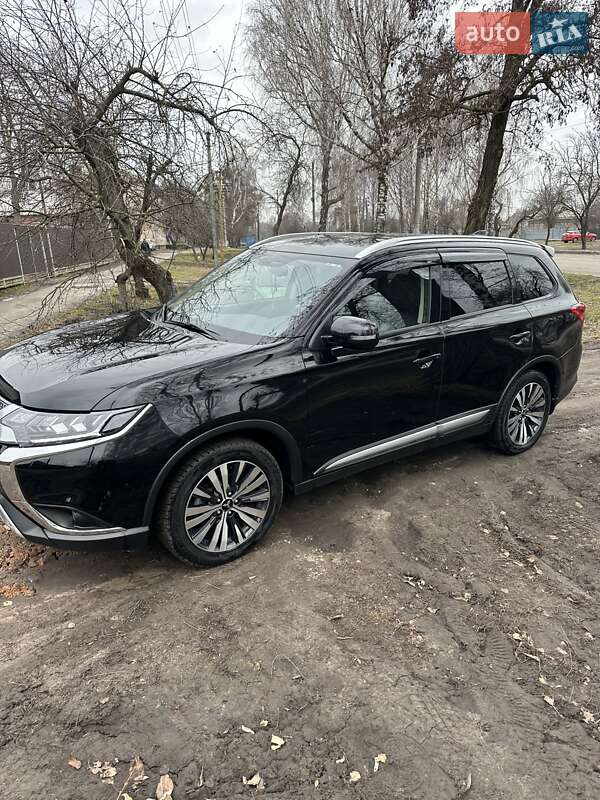Позашляховик / Кросовер Mitsubishi Outlander 2022 в Пирятині