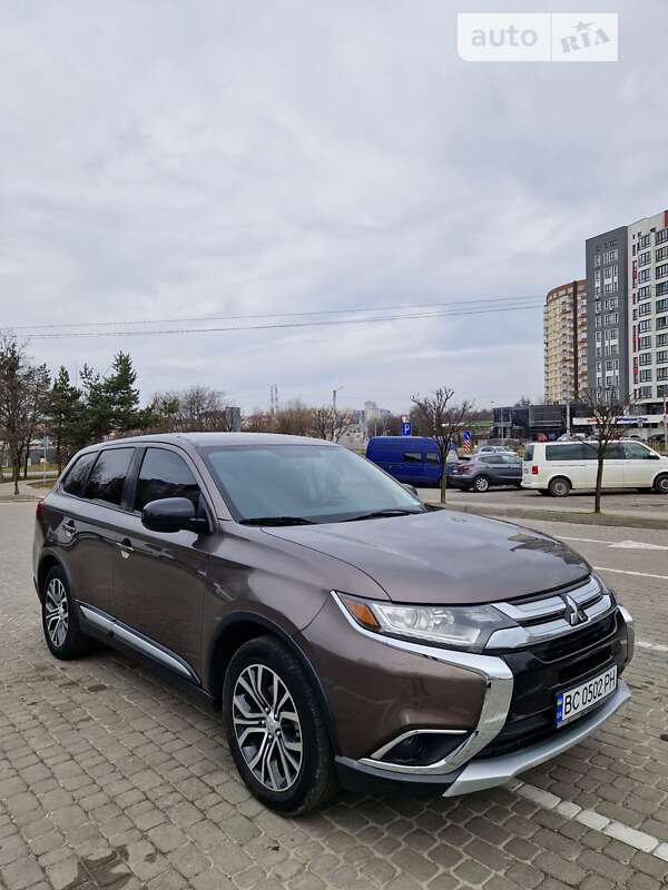 Mitsubishi Outlander 2016