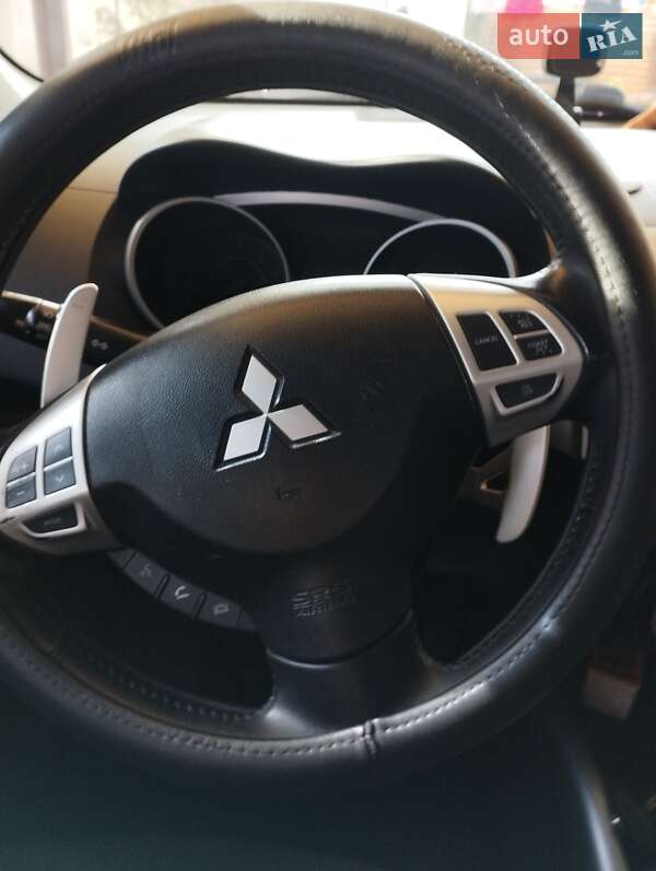 Позашляховик / Кросовер Mitsubishi Outlander 2010 в Миколаєві