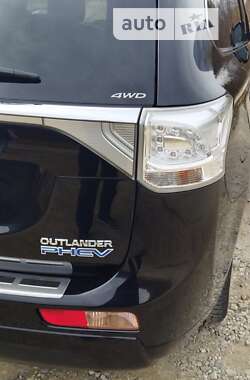 Внедорожник / Кроссовер Mitsubishi Outlander 2013 в Яремче