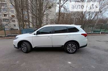 Позашляховик / Кросовер Mitsubishi Outlander 2018 в Харкові