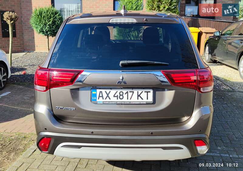 Внедорожник / Кроссовер Mitsubishi Outlander 2019 в Львове