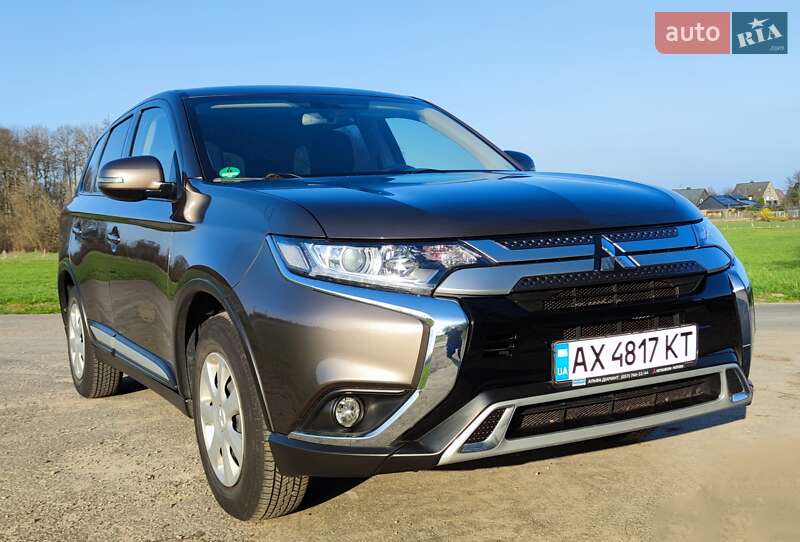 Внедорожник / Кроссовер Mitsubishi Outlander 2019 в Львове