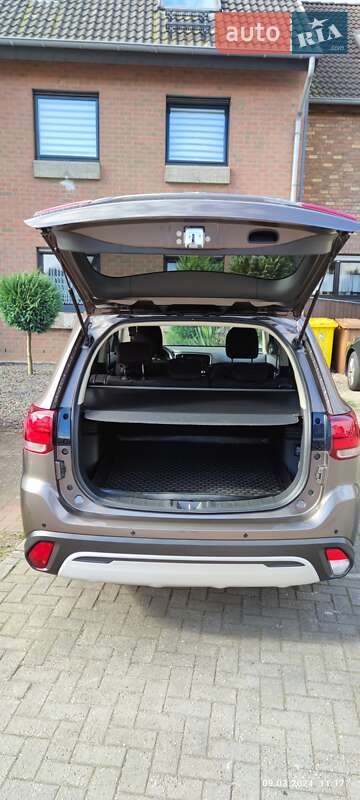 Внедорожник / Кроссовер Mitsubishi Outlander 2019 в Львове