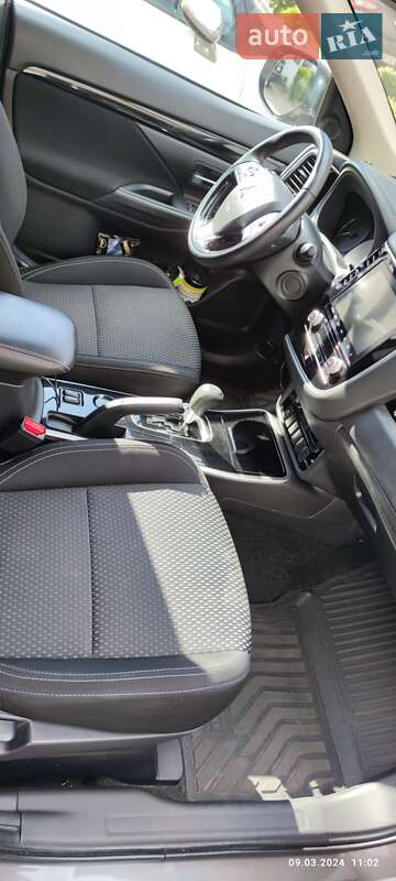 Внедорожник / Кроссовер Mitsubishi Outlander 2019 в Львове