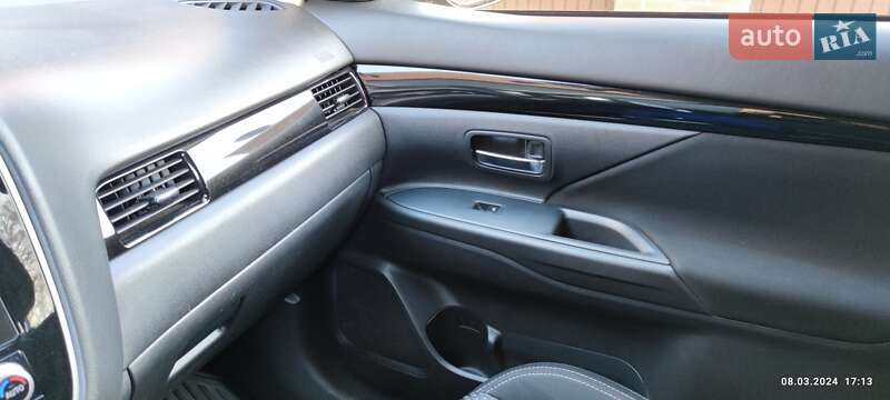 Внедорожник / Кроссовер Mitsubishi Outlander 2019 в Львове