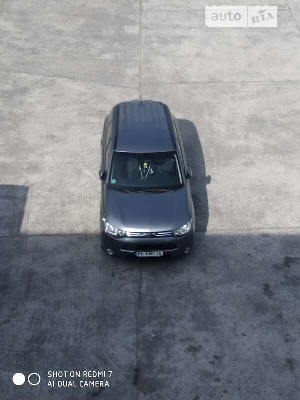 Внедорожник / Кроссовер Mitsubishi Outlander 2012 в Владимирце