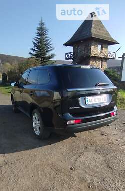 Позашляховик / Кросовер Mitsubishi Outlander 2013 в Ужгороді