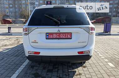 Внедорожник / Кроссовер Mitsubishi Outlander 2013 в Ровно