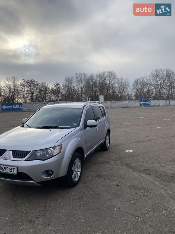 Внедорожник / Кроссовер Mitsubishi Outlander 2007 в Киеве