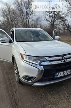 Позашляховик / Кросовер Mitsubishi Outlander 2017 в Кропивницькому