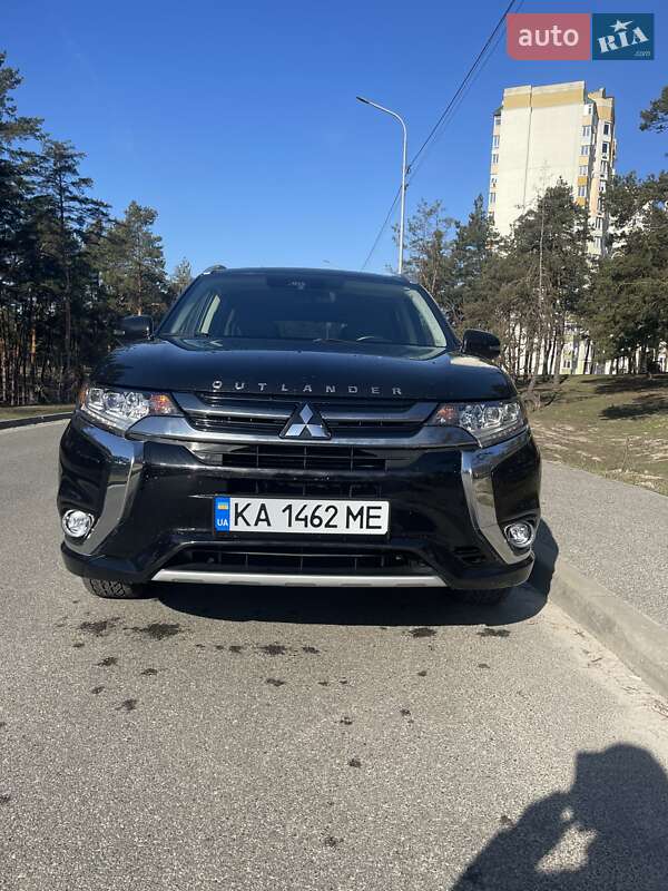 Позашляховик / Кросовер Mitsubishi Outlander 2018 в Києві