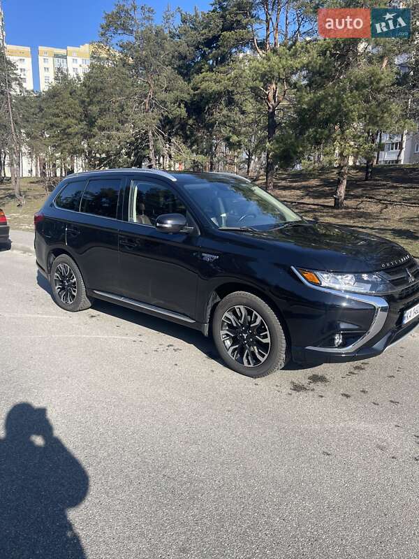 Позашляховик / Кросовер Mitsubishi Outlander 2018 в Києві