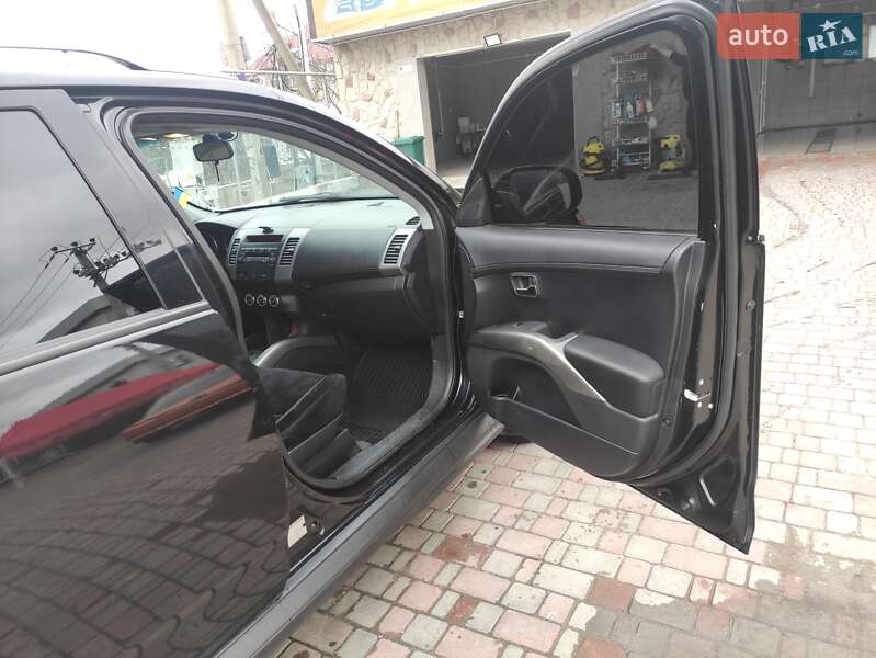 Позашляховик / Кросовер Mitsubishi Outlander 2010 в Одесі
