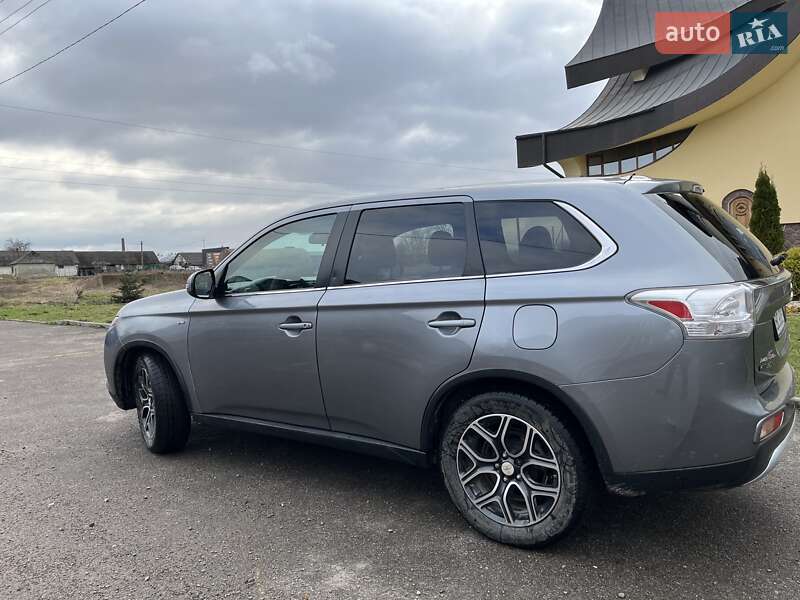 Внедорожник / Кроссовер Mitsubishi Outlander 2014 в Львове