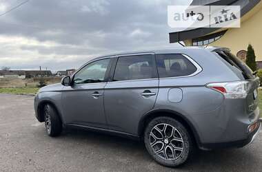 Внедорожник / Кроссовер Mitsubishi Outlander 2014 в Львове