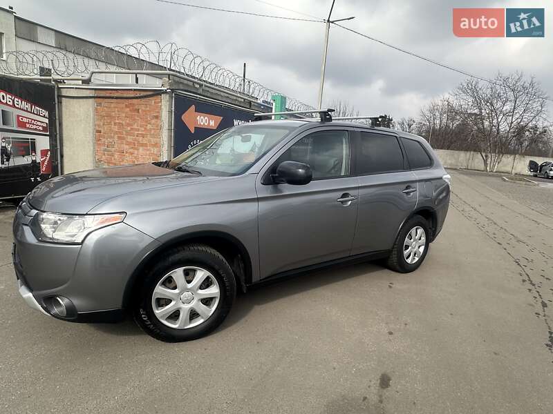 Внедорожник / Кроссовер Mitsubishi Outlander 2014 в Полтаве