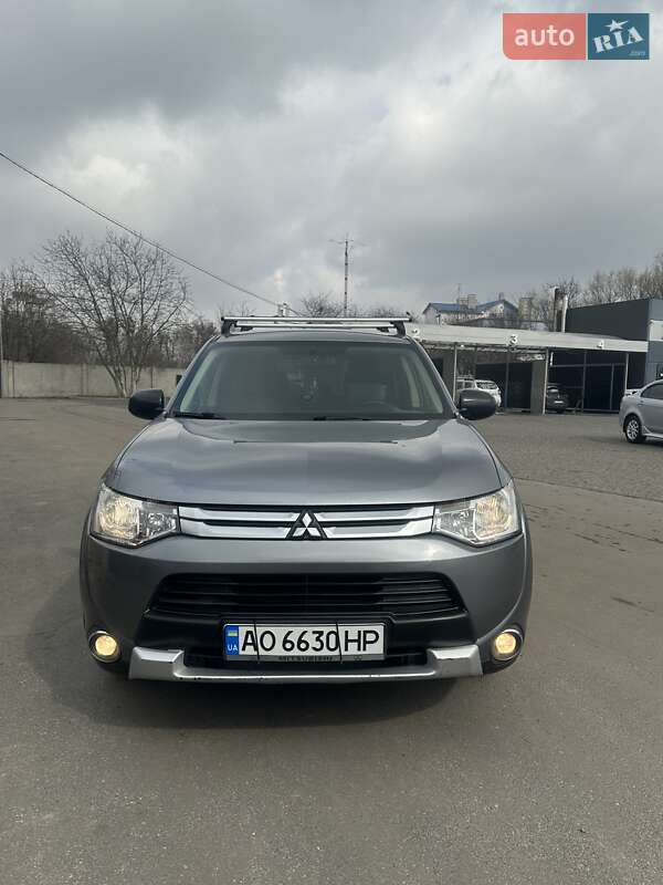 Внедорожник / Кроссовер Mitsubishi Outlander 2014 в Полтаве