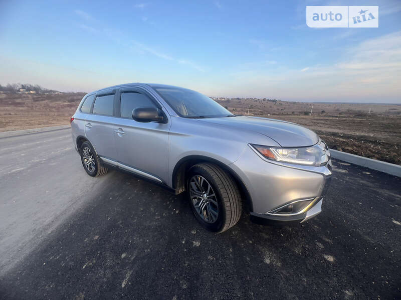 Внедорожник / Кроссовер Mitsubishi Outlander 2017 в Ровно