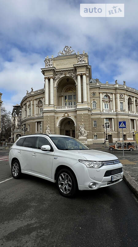 Позашляховик / Кросовер Mitsubishi Outlander 2014 в Одесі