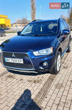 Внедорожник / Кроссовер Mitsubishi Outlander 2011 в 