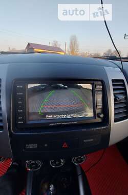 Внедорожник / Кроссовер Mitsubishi Outlander 2011 в Белогорье
