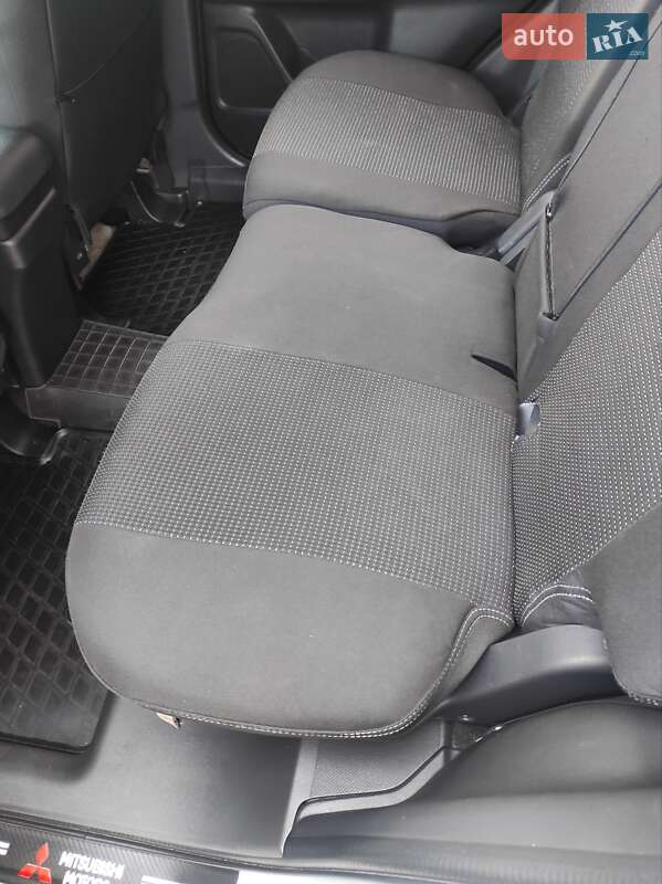 Позашляховик / Кросовер Mitsubishi Outlander 2017 в Новомосковську фото 4 Позашляховик / Кросовер Mitsubishi Outlander 2017 в Новомосковську