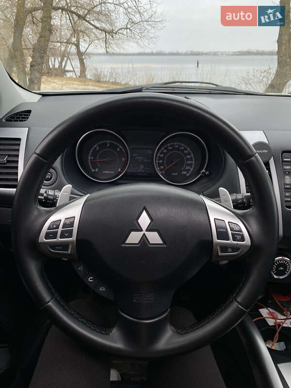 Позашляховик / Кросовер Mitsubishi Outlander 2011 в Каневі