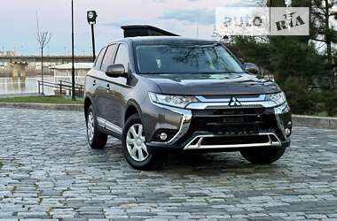 Позашляховик / Кросовер Mitsubishi Outlander 2022 в Києві