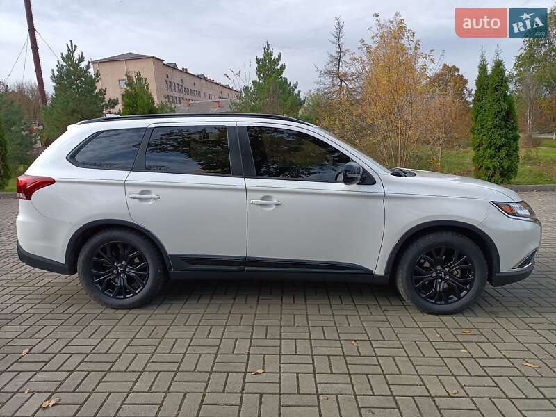 Позашляховик / Кросовер Mitsubishi Outlander 2018 в Чернігові