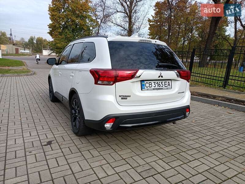 Позашляховик / Кросовер Mitsubishi Outlander 2018 в Чернігові