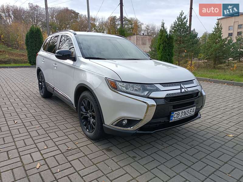 Позашляховик / Кросовер Mitsubishi Outlander 2018 в Чернігові