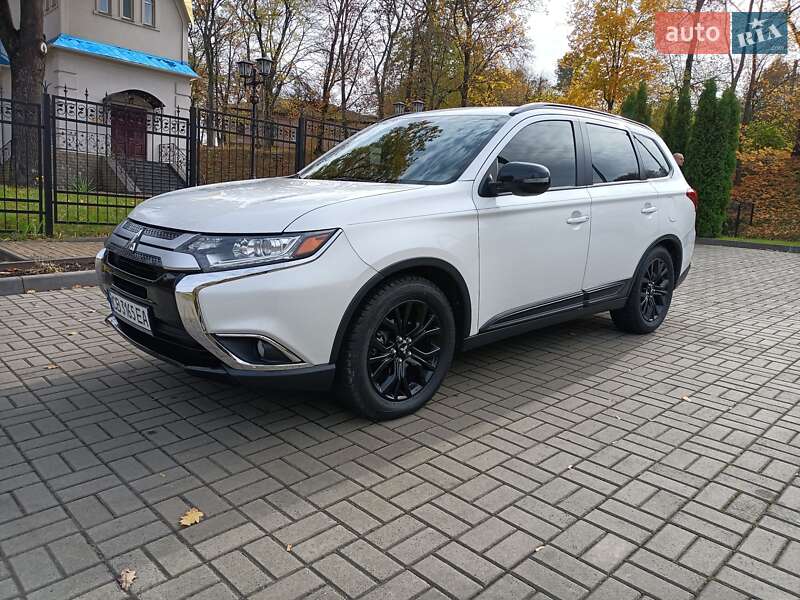 Позашляховик / Кросовер Mitsubishi Outlander 2018 в Чернігові
