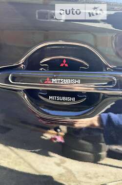 Внедорожник / Кроссовер Mitsubishi Outlander 2018 в Вознесенске