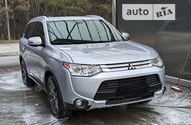 Позашляховик / Кросовер Mitsubishi Outlander 2015 в Ужгороді