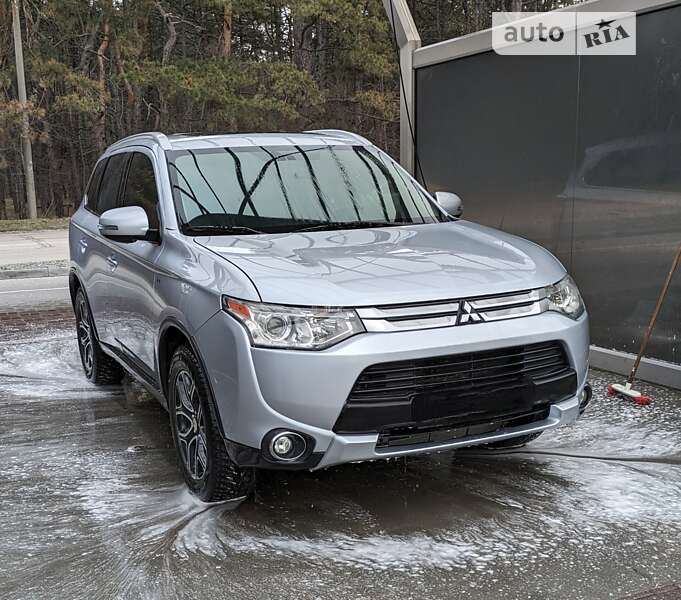 Mitsubishi Outlander 2015
