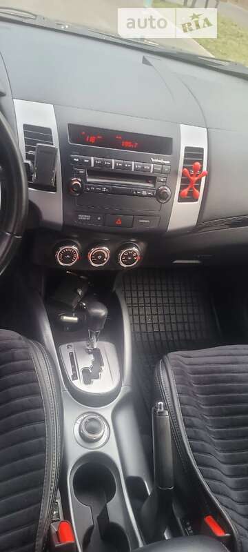 Позашляховик / Кросовер Mitsubishi Outlander 2010 в Харкові