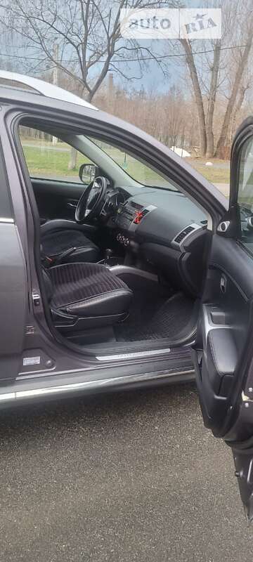 Позашляховик / Кросовер Mitsubishi Outlander 2010 в Харкові